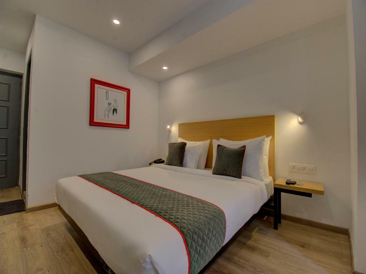 Oyo Townhouse 150 Shreyas Colony Hotel Ahmedabad Exterior photo