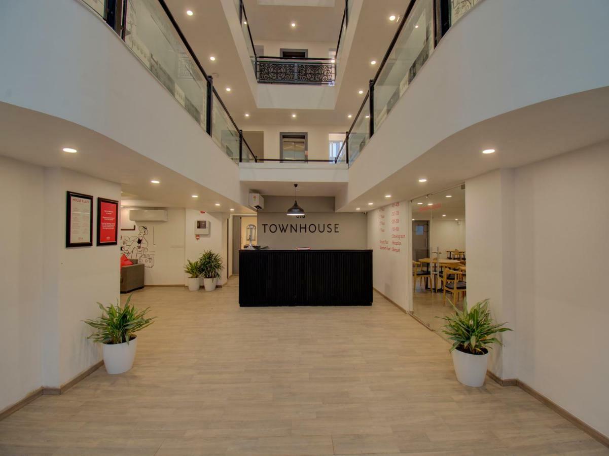 Oyo Townhouse 150 Shreyas Colony Hotel Ahmedabad Exterior photo